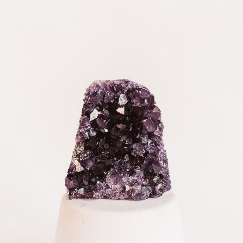 silenceandflow concept store online shop meditation edelsteine kristalle heilsteine amethyst spitze rohstein