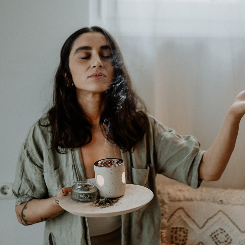 Stövchen beim Räuchern zu Hause